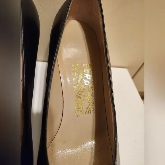 Salvatore Ferragamo Black Leather Classic Block Heel Pumps Sz 6.5 B Ret. $695 - Picture 4 of 9